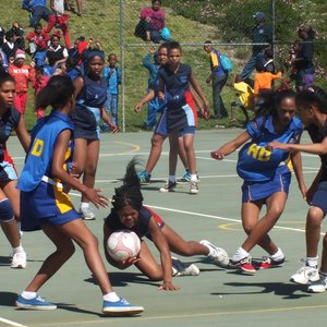 Die 1ste span (o/13) netbalspelers in aksie